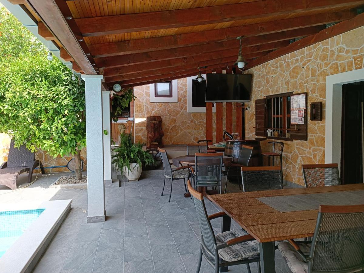 Villa Vlade- From The Heated Pool To The Beach In 1 Minute Jesenice  Exterior photo