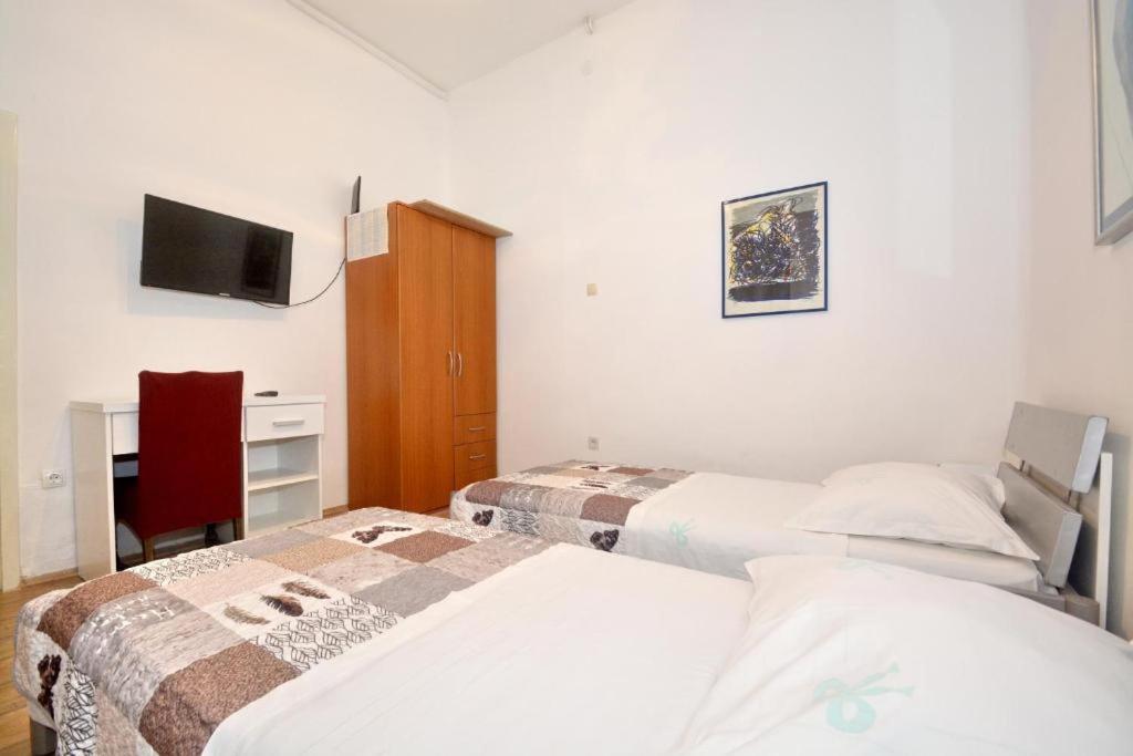Villa Vlade- From The Heated Pool To The Beach In 1 Minute Jesenice  Exterior photo