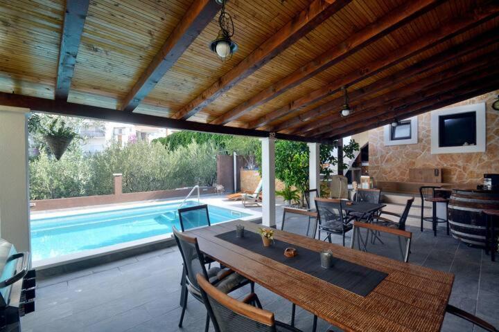 Villa Vlade- From The Heated Pool To The Beach In 1 Minute Jesenice  Exterior photo